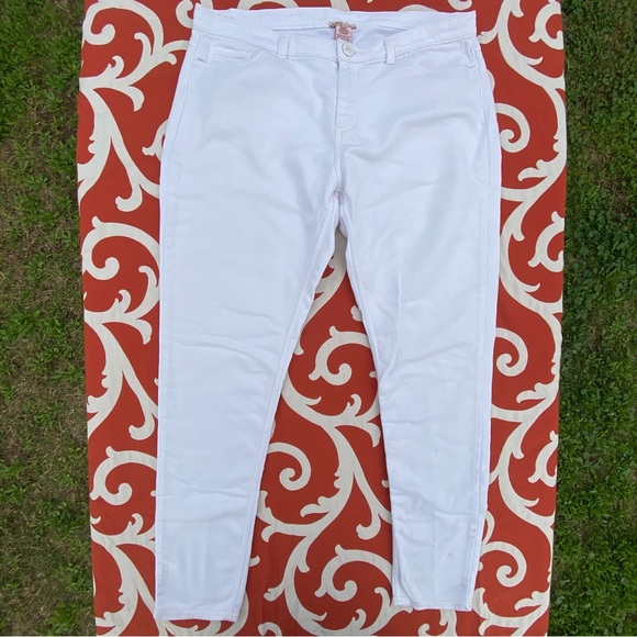 Juicy Couture White Denim Jeans size 12 31 High Rise Curvy Pink Label - Picture 1 of 16